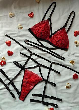 Комплект нижнего белья с портупеями