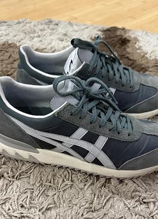 Замшевые кроссовки