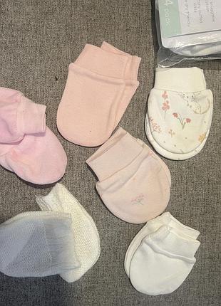 Рукавиці, шкарпетки, боді, чоловічки, шапки для дівчаток 0-3-6 місяців