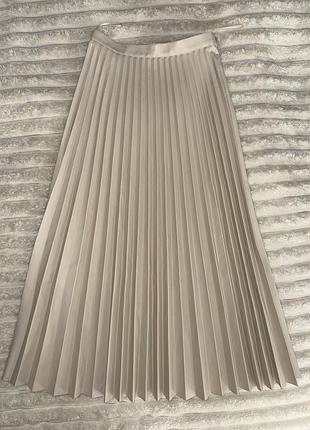 Бежевая плиссированная кожаная юбка юбка из экокожи