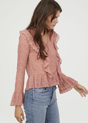 H&m пудровая блуза с воланами