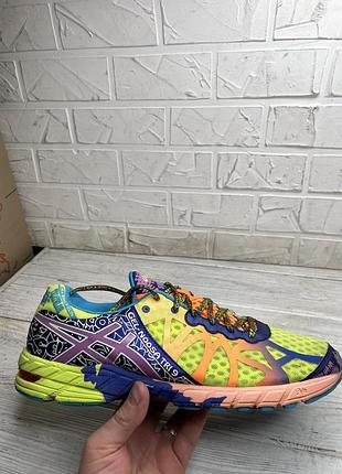 Крутые беговые кроссовки asics gel noosa tri