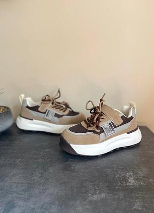 Детские кроссовки на девочку