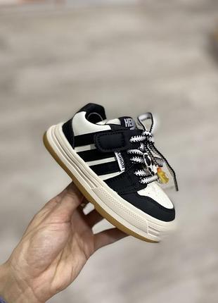 Стильні кросівки для діток