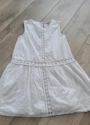 Платье с вышивкой