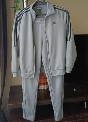 Спортивний костюм adidas