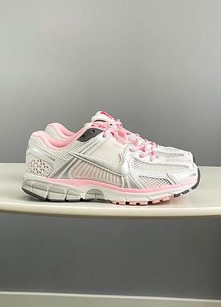 Трендові жіночі кросівки nike zoom vomero 5 520 pack - pink foam рожеві білі