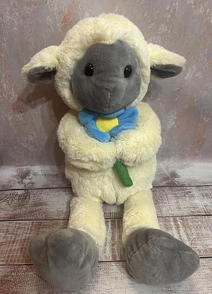 Овечка з квіткою, м'яка іграшка