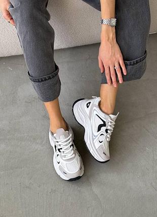 Кроссовки женские