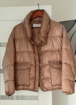 Актуальная куртка от stradivarius
