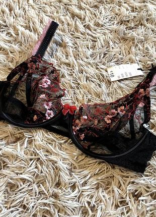 Бюстгальтер у сіточку з квітковою вишивкою від primark