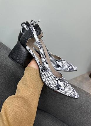 Туфлі човники з натуральної шкіри з тисненням під рептилію змію чорно-білі