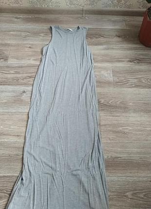 Платье с разрезом