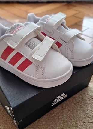 Кроссовки adidas оригинал новые 19р