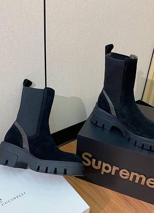 Замшевые ботинки