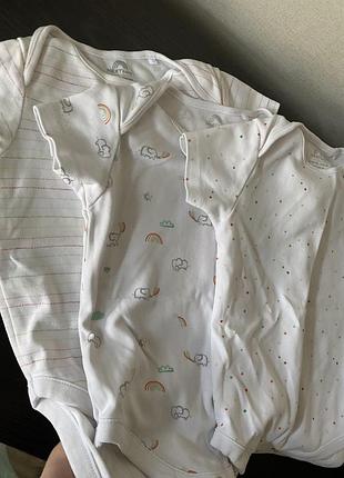 Три бодіка в ідеальному стані розмір 9-12 міс