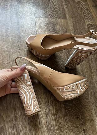 Босоножки foletti на высоком каблуке лакированные