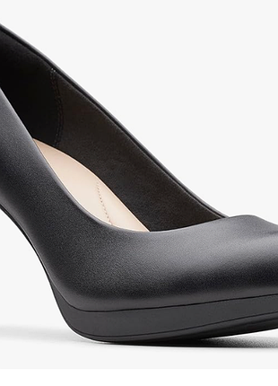 Жіночі класичні шкіряні туфлі clarks