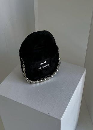 Маленька пухнаста сумочка в чорному кольорі mini tote bag
