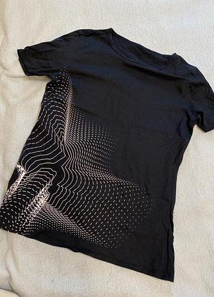 Чорна футболка
