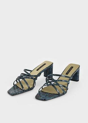 Шлепанцы charles &keith