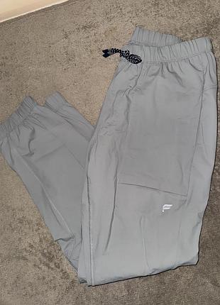 Весенние спортивные штаны fabletics