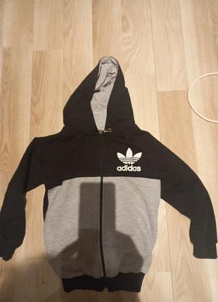 Спортивна куотка, кофта  5 років.