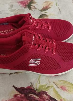 Кроссовки. skechers.