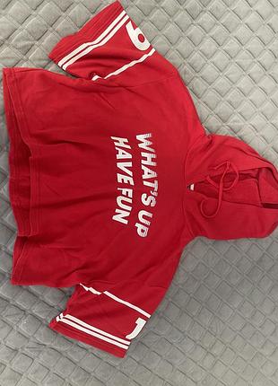 Футболка укороченная с капюшоном,размер s в идеальном состоянии