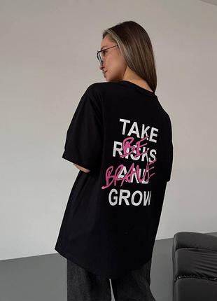 Женская футболка оверсайз с надписью на спине длинная с круглым вырезом