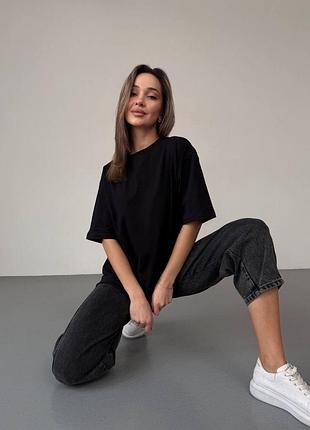 Женская футболка оверсайз с принтом на спине длинная с круглым вырезом4 фото