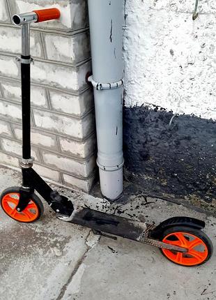 Самокат металлический качественный под ремонт.