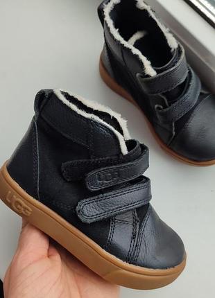 Кросівочки шкіряні ugg