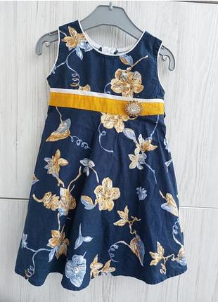 Брендовое легесенькие летнее платье