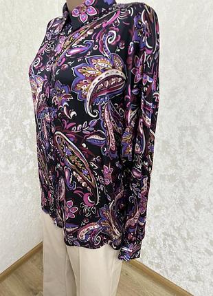 Стильная атласная рубашка в интересный принт6 фото