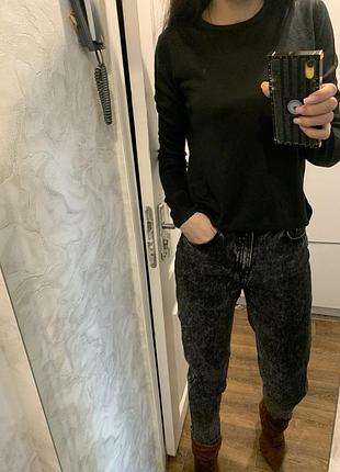 Чорний базовий светр кофта