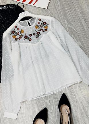 Вишита  блузка stradivarius