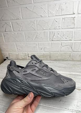 Крутые модные стильные кроссовки fila