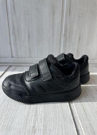 Кросівки adidas.25.5