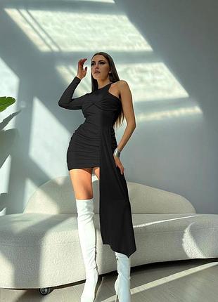 Женское короткое платье с одним рукавом