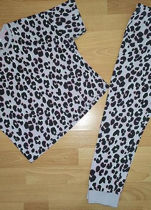 Костюм на 7-9 лет. фирменный костюм.