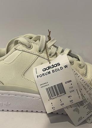 Adidas кросівки