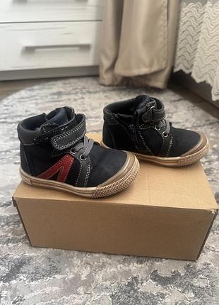 Ботинки на мальчика