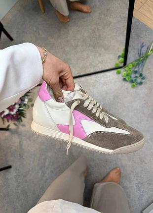 В наличии удобные невесомые кеды ретро