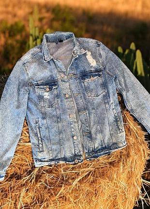 Р. 44-46/s-m светлая джинсовая куртка h&m, унисекс с потертостями (подойдёт для подростков)