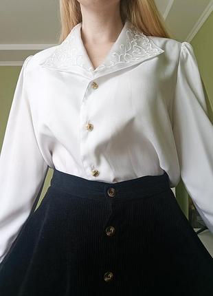 Красивая винтажная рубашка с кружевным воротником блуза