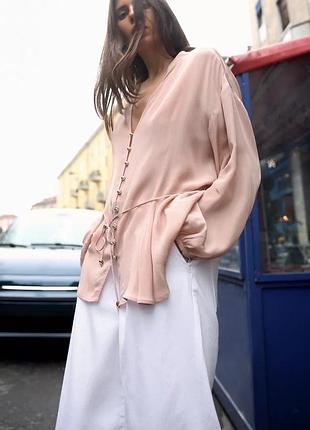 Блуза с тонким ремнем
