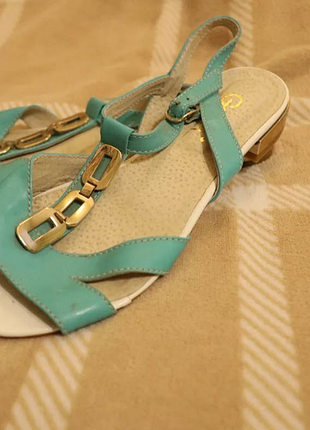 Новые босоножки из натуральной кожи