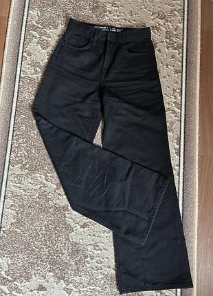 Черные джинсы прямые широкие