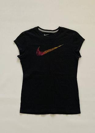 Женская спортивная футболка nike